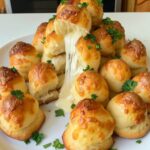 Cheesy Pull-Apart Christmas Tree Bread